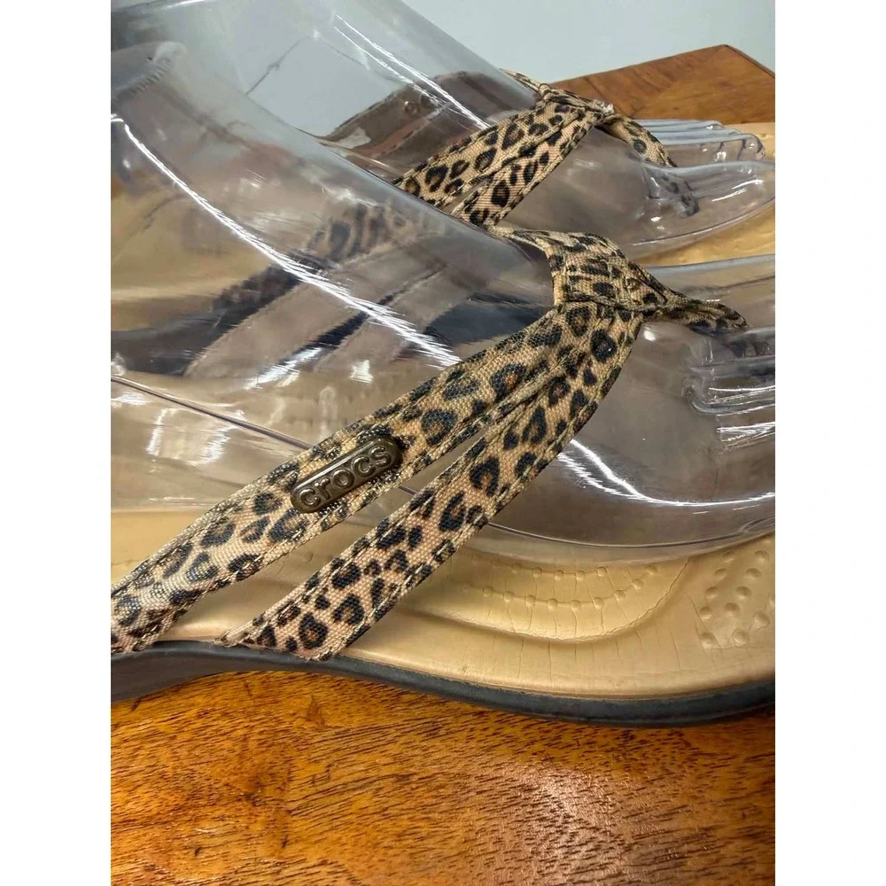 Crocs Capri V Leopard Print Flip Flops Womens Tan Brown Animal Sandals